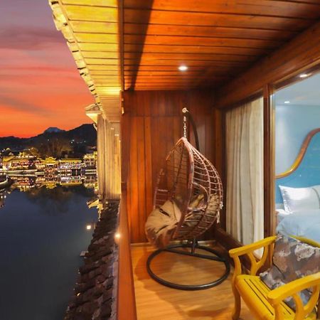 Fenghuang Ancient Town Lazy Cat Riverside Inn Bagian luar foto