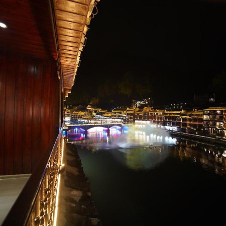 Fenghuang Ancient Town Lazy Cat Riverside Inn Bagian luar foto