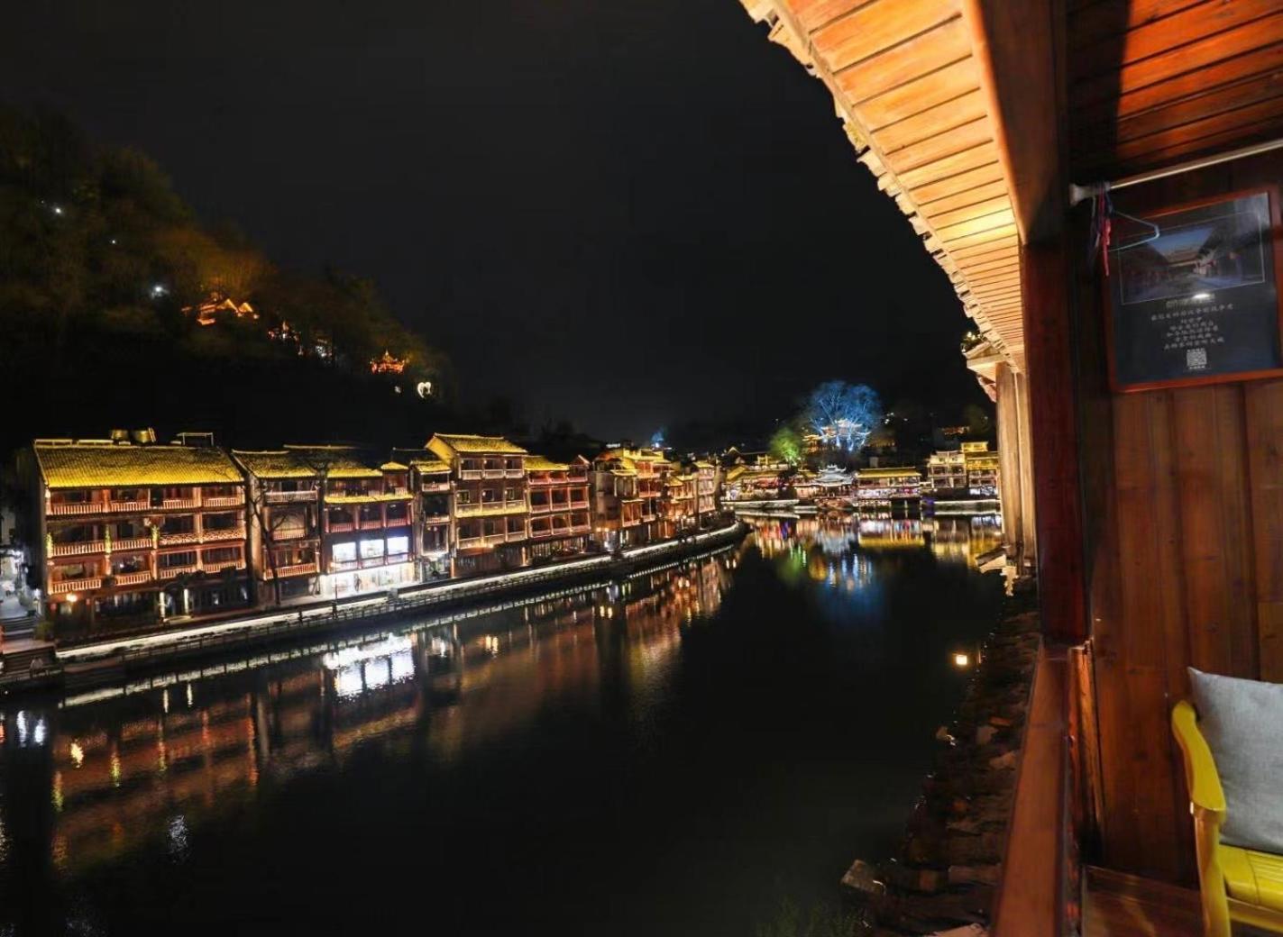 Fenghuang Ancient Town Lazy Cat Riverside Inn Bagian luar foto