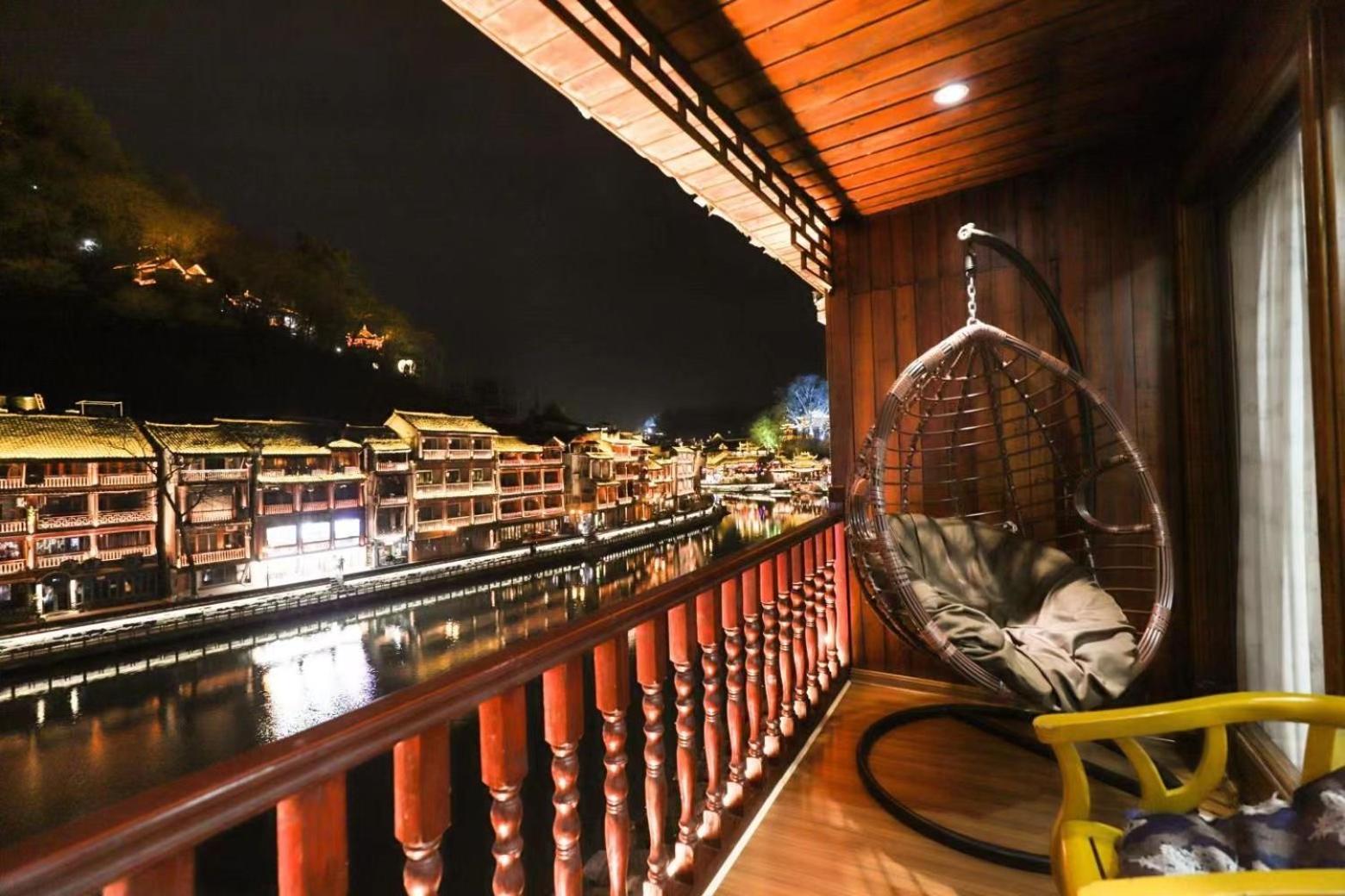 Fenghuang Ancient Town Lazy Cat Riverside Inn Bagian luar foto