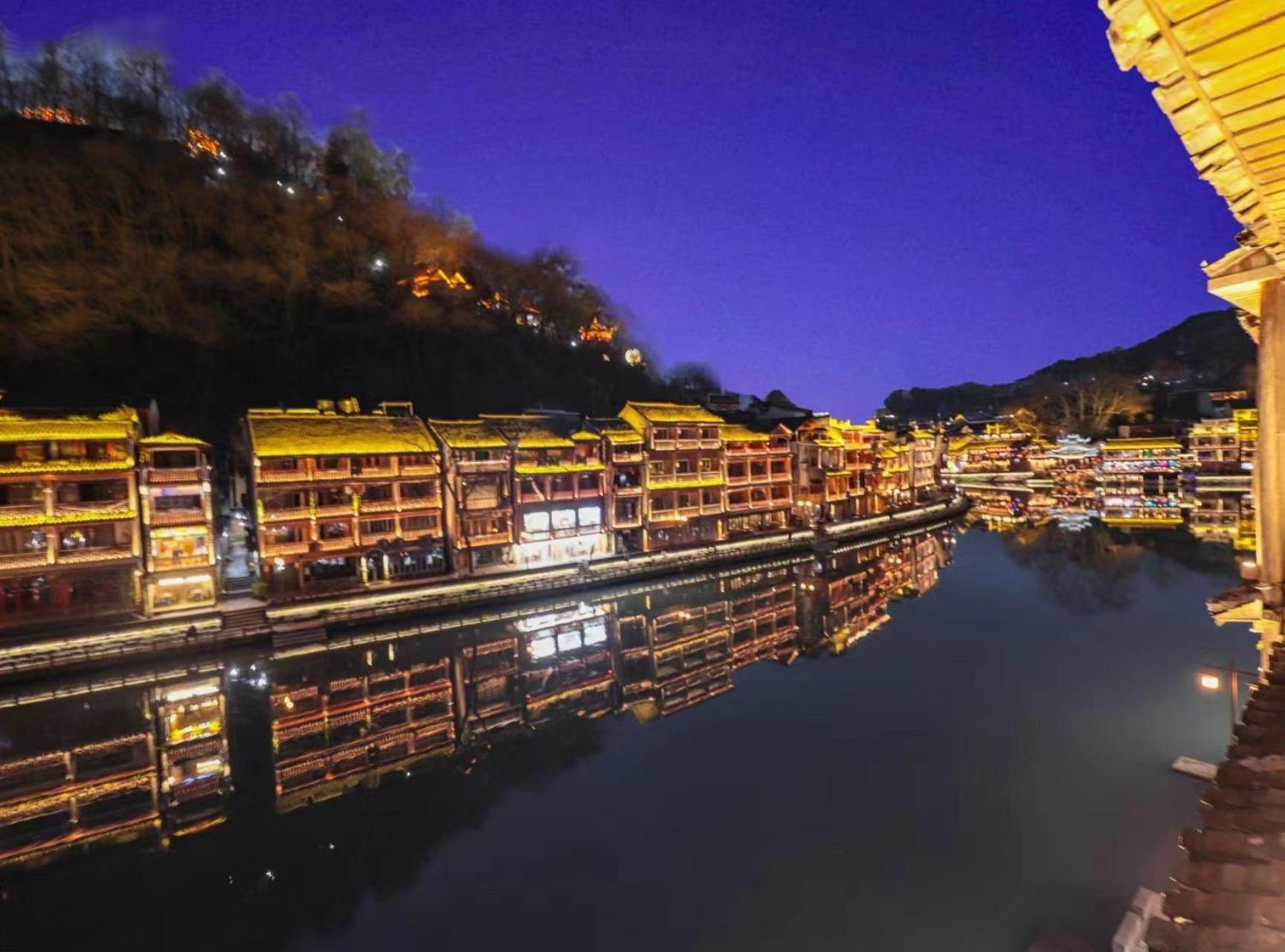 Fenghuang Ancient Town Lazy Cat Riverside Inn Bagian luar foto