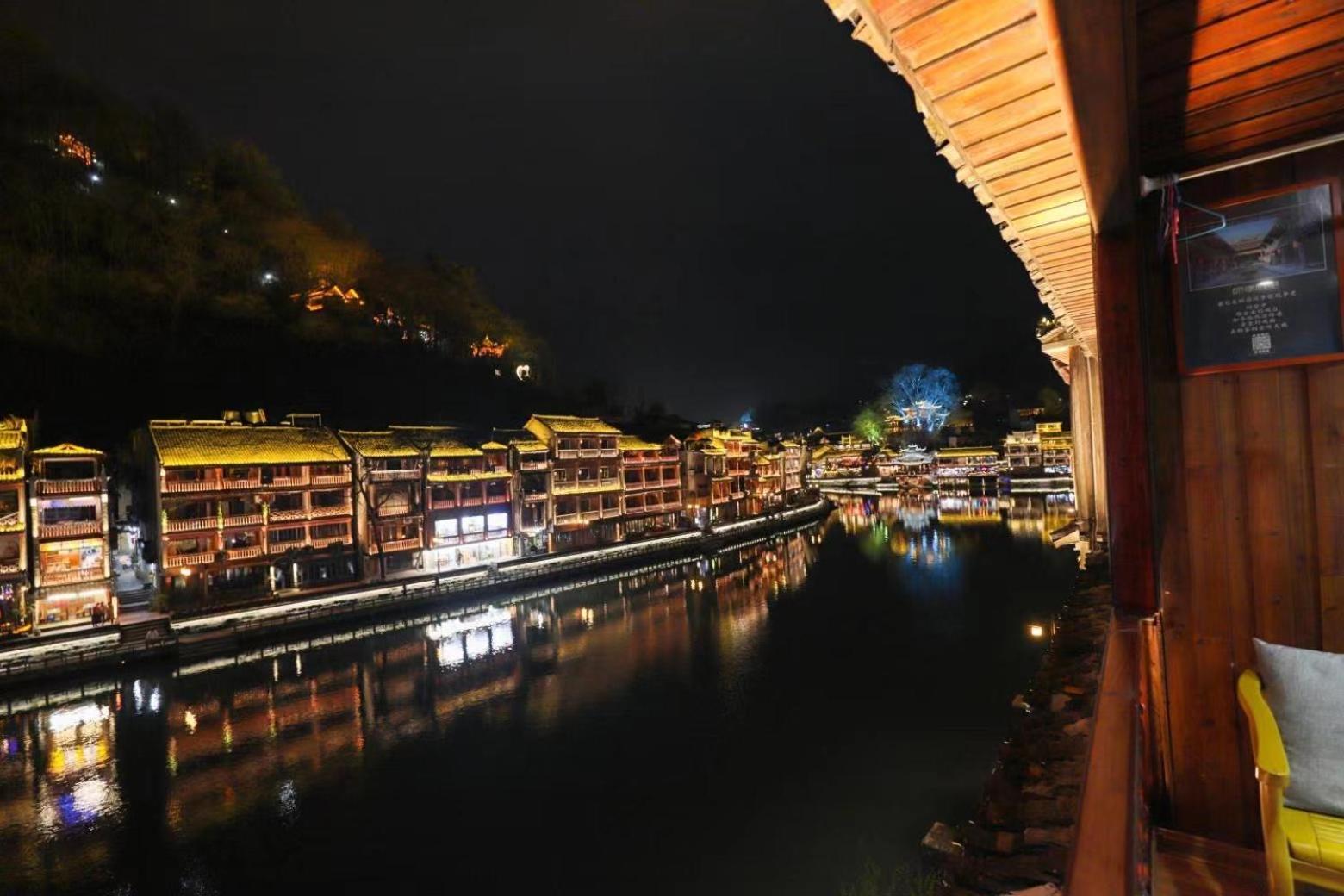 Fenghuang Ancient Town Lazy Cat Riverside Inn Bagian luar foto