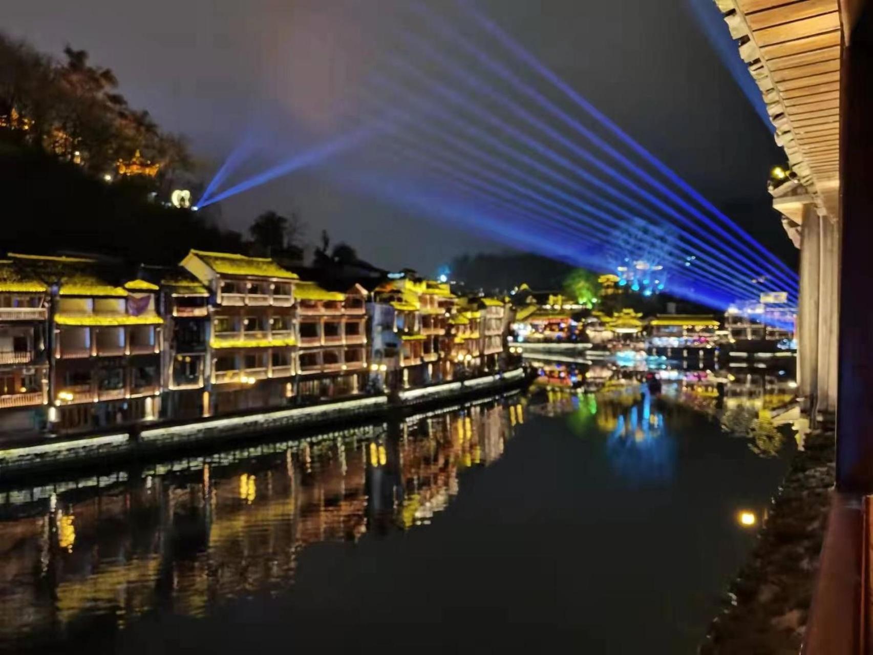 Fenghuang Ancient Town Lazy Cat Riverside Inn Bagian luar foto