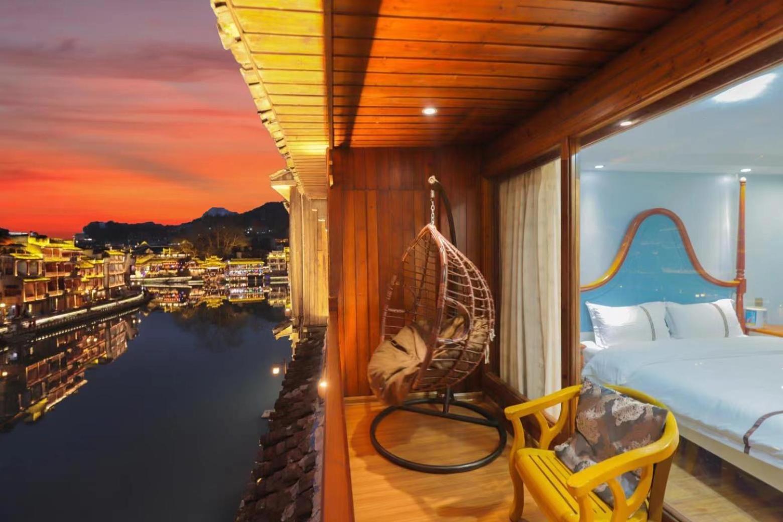 Fenghuang Ancient Town Lazy Cat Riverside Inn Bagian luar foto