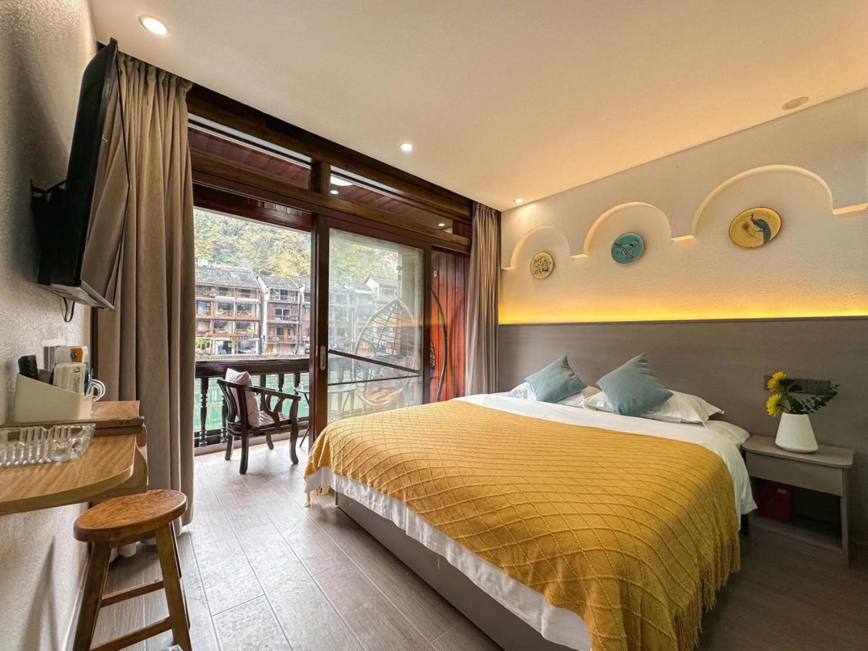 Fenghuang Ancient Town Lazy Cat Riverside Inn Bagian luar foto