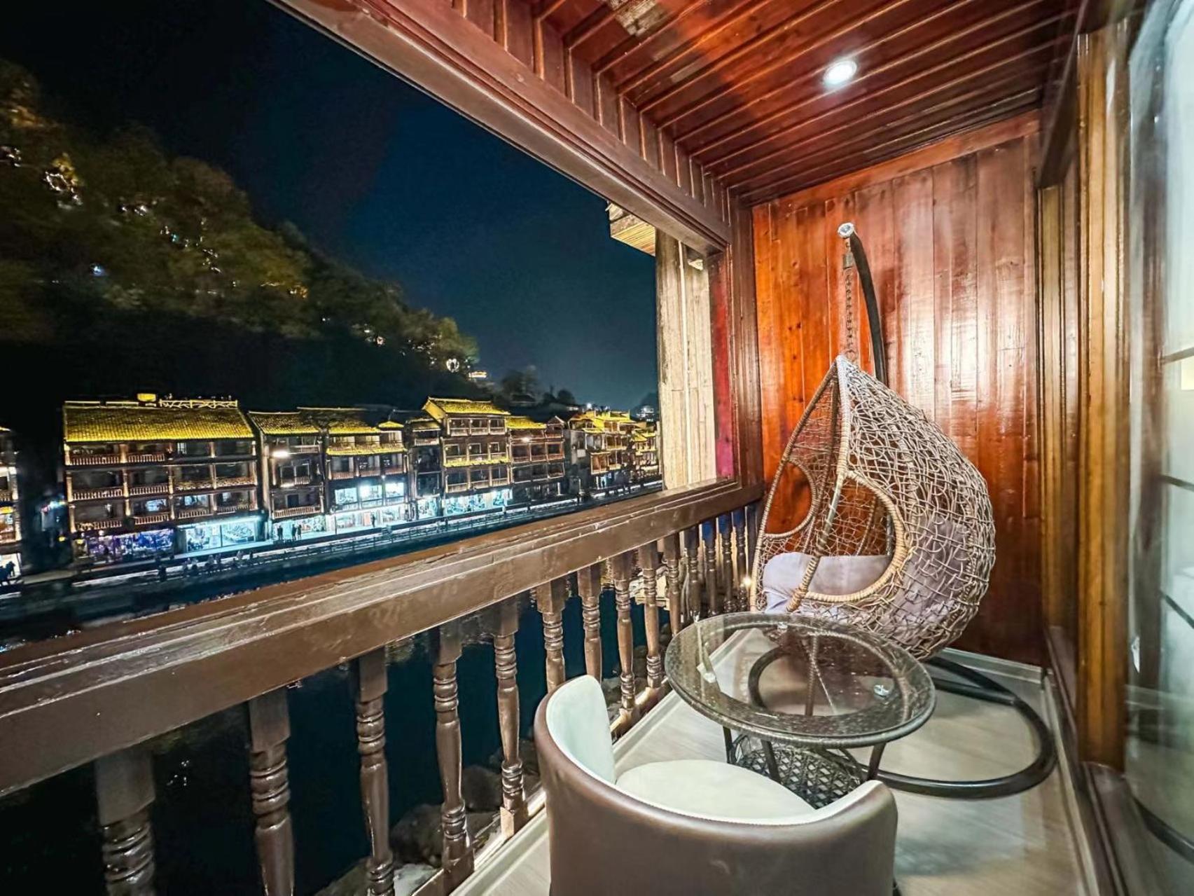 Fenghuang Ancient Town Lazy Cat Riverside Inn Bagian luar foto