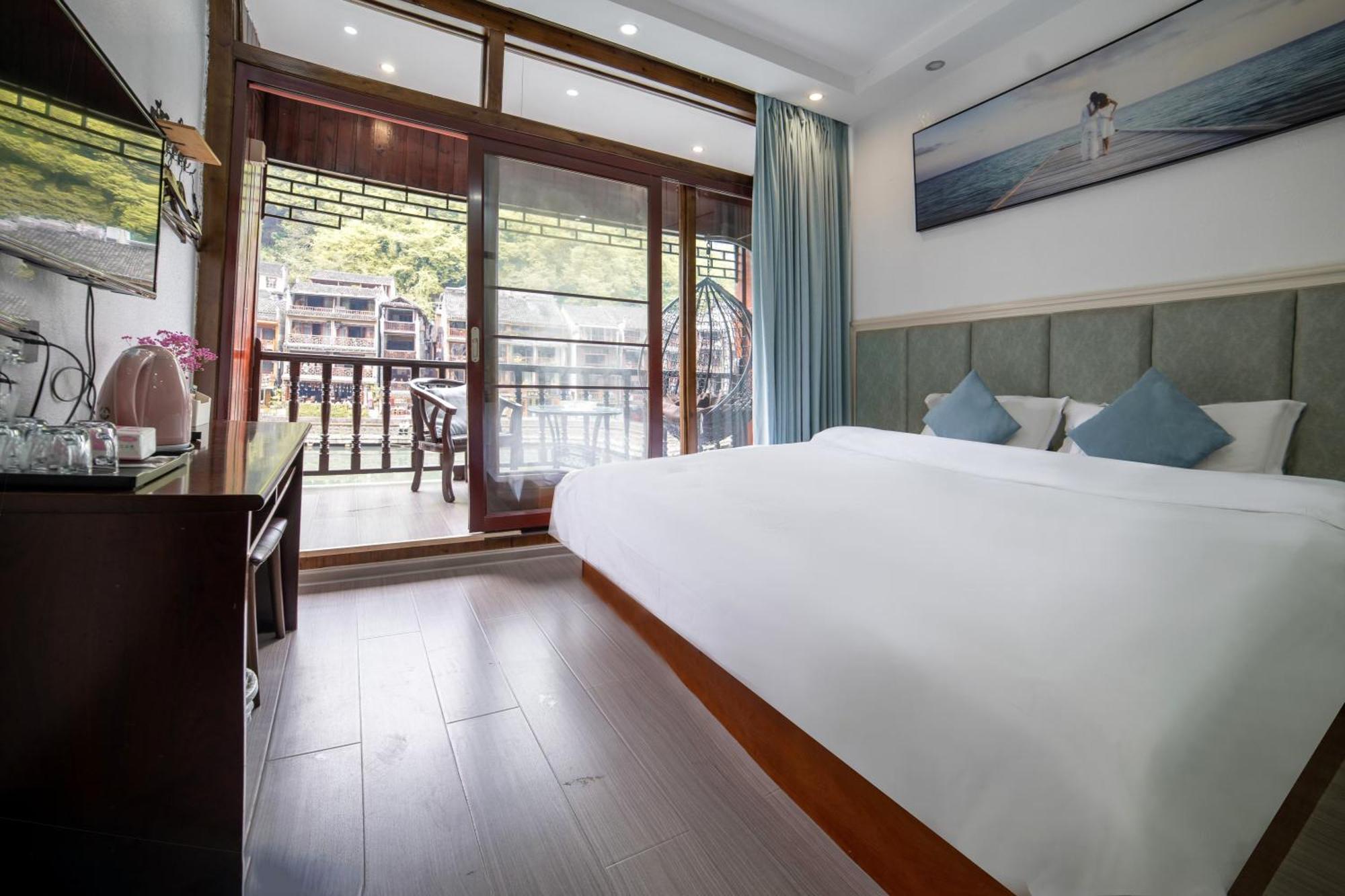 Fenghuang Ancient Town Lazy Cat Riverside Inn Bagian luar foto