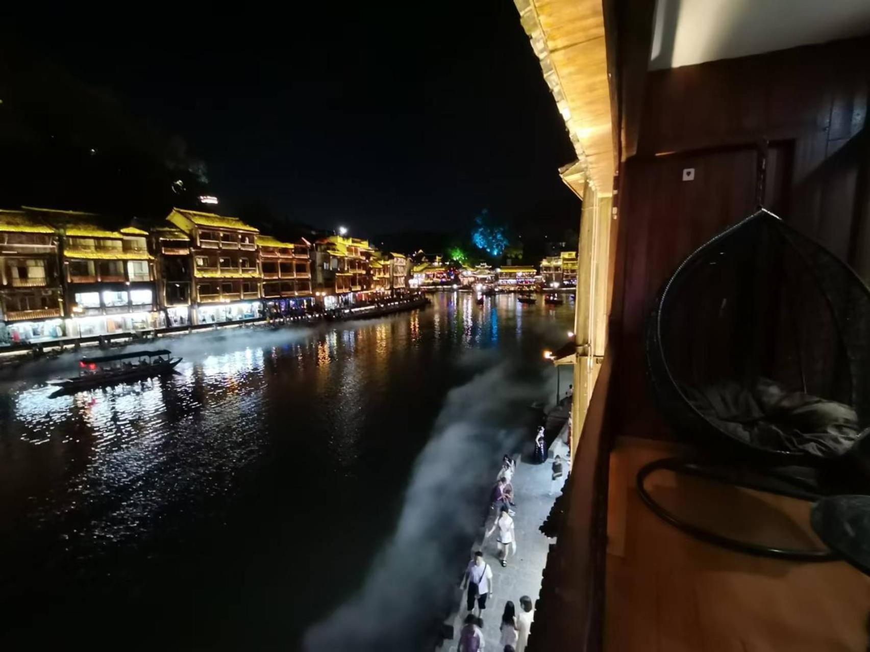 Fenghuang Ancient Town Lazy Cat Riverside Inn Bagian luar foto