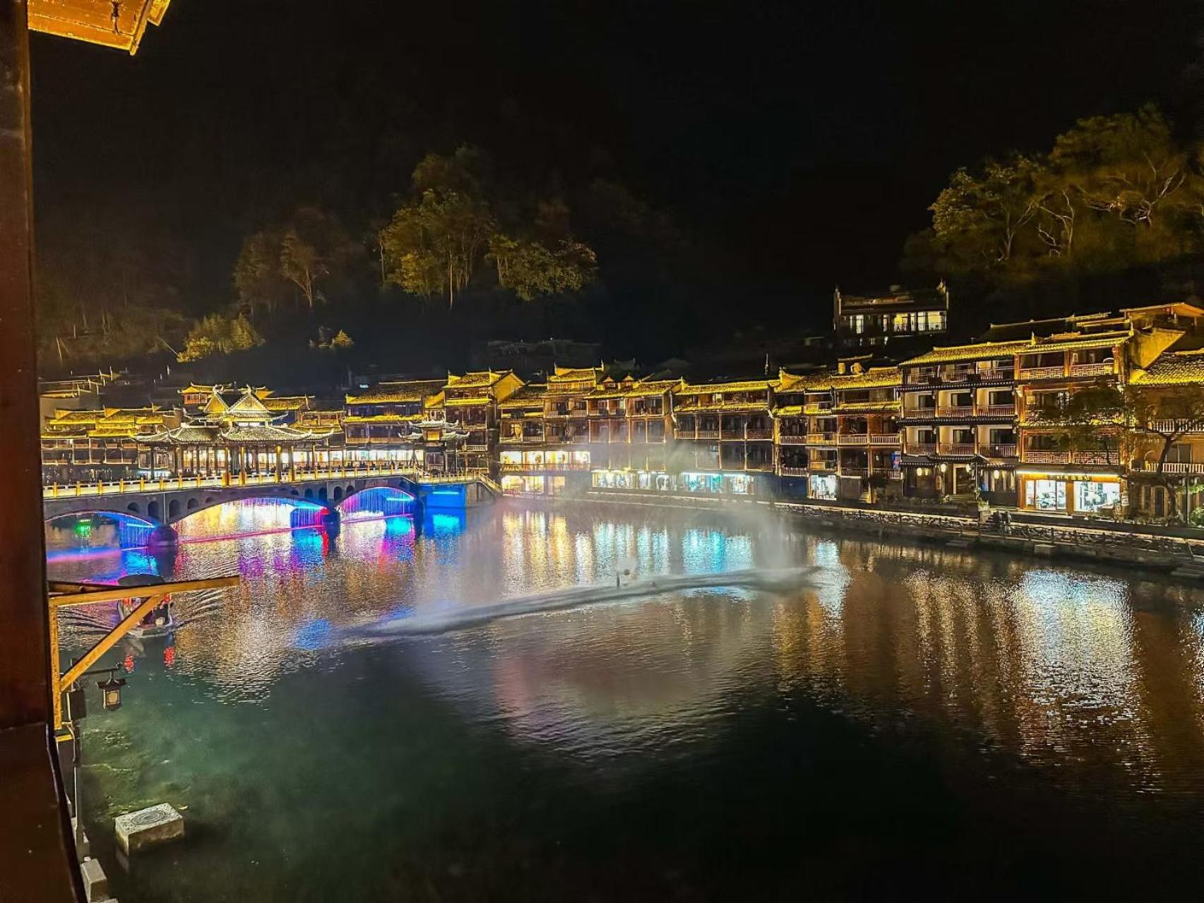 Fenghuang Ancient Town Lazy Cat Riverside Inn Bagian luar foto