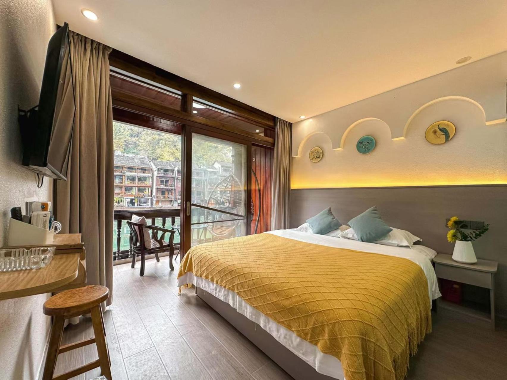 Fenghuang Ancient Town Lazy Cat Riverside Inn Bagian luar foto
