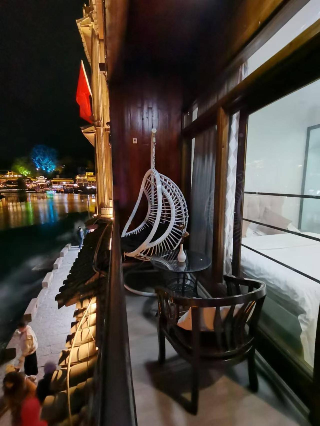 Fenghuang Ancient Town Lazy Cat Riverside Inn Bagian luar foto