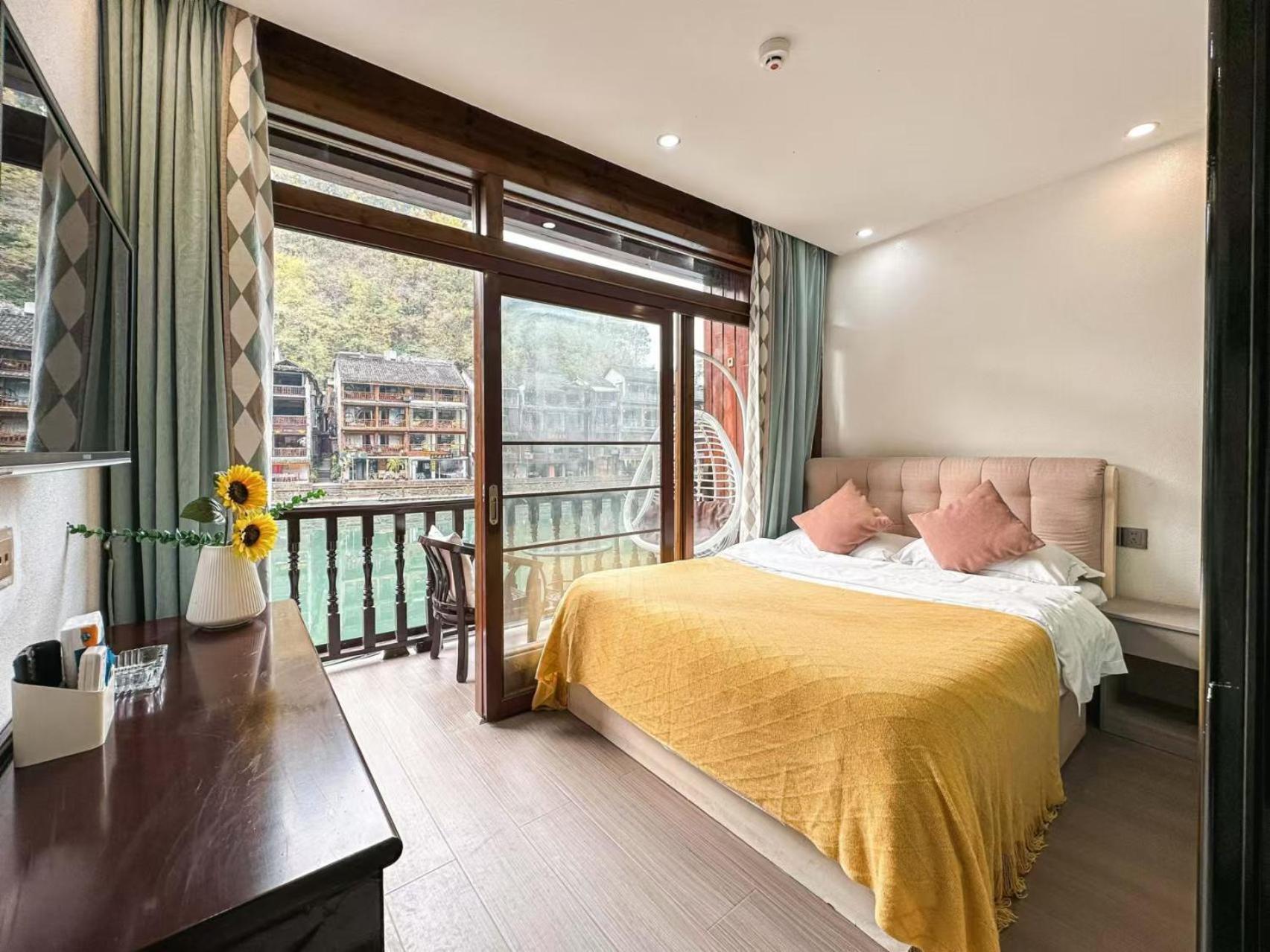 Fenghuang Ancient Town Lazy Cat Riverside Inn Bagian luar foto