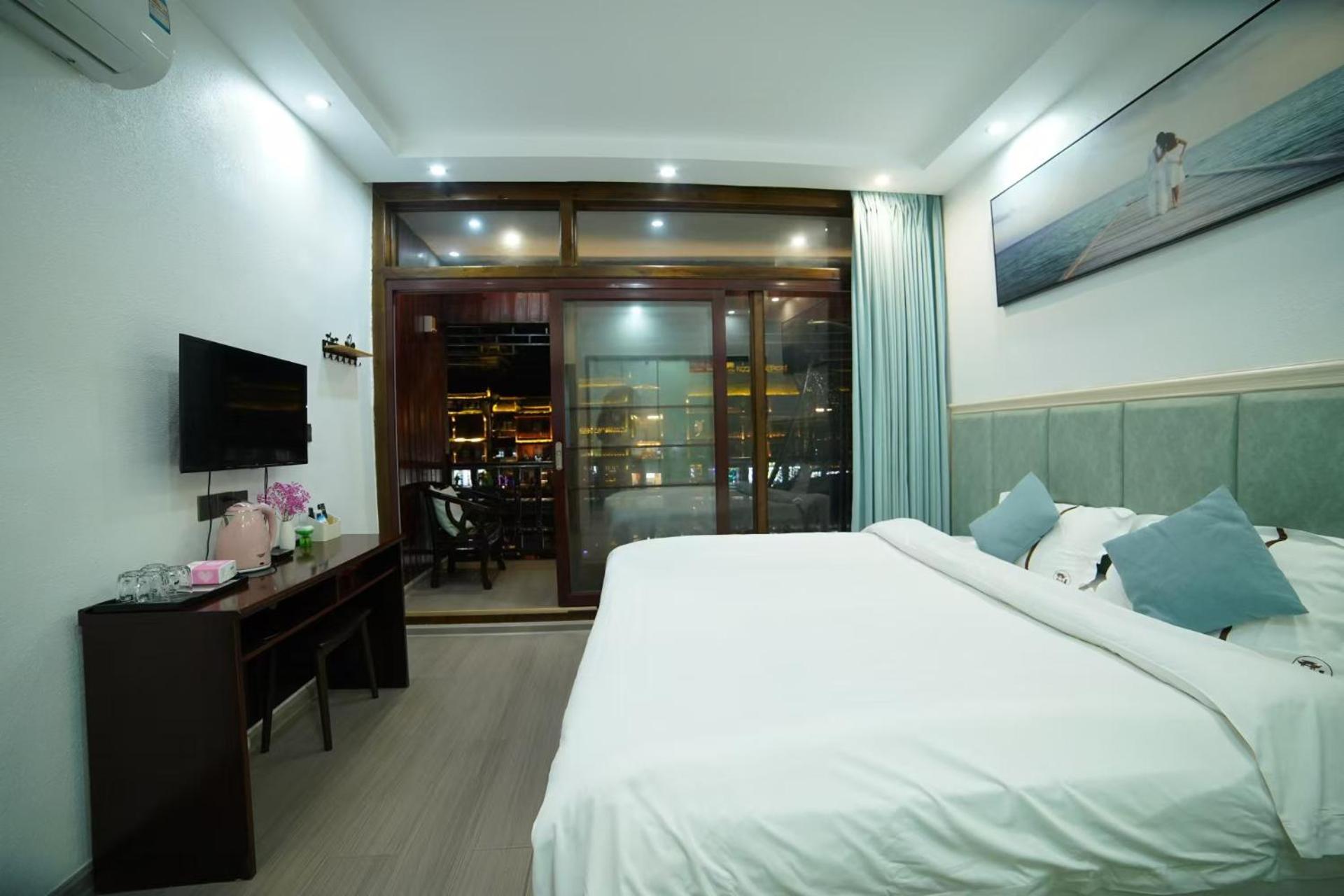 Fenghuang Ancient Town Lazy Cat Riverside Inn Bagian luar foto