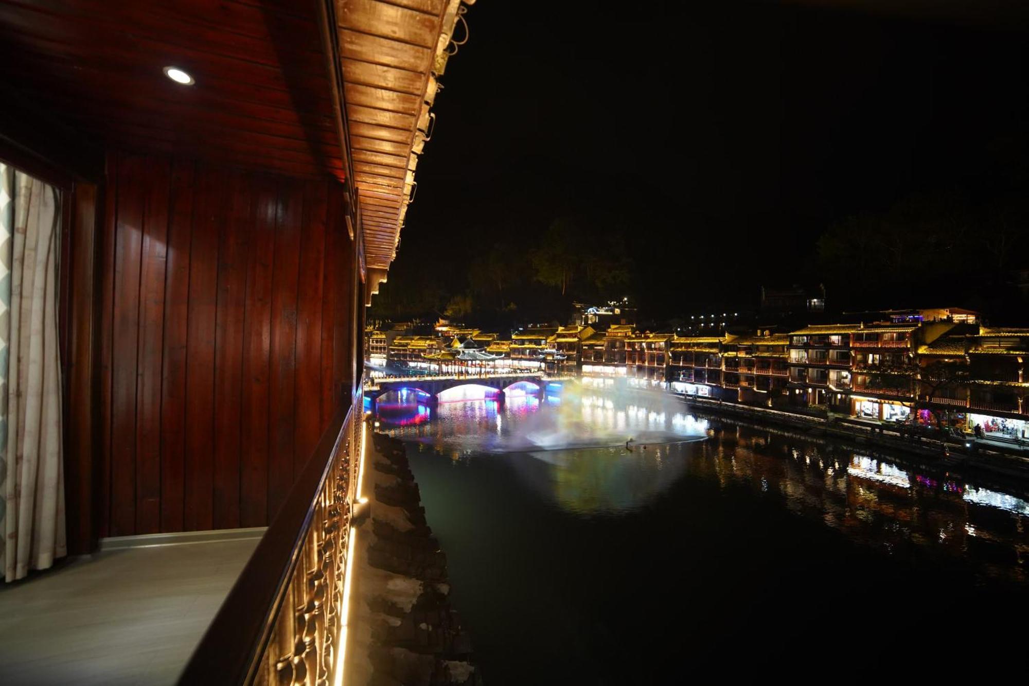 Fenghuang Ancient Town Lazy Cat Riverside Inn Bagian luar foto