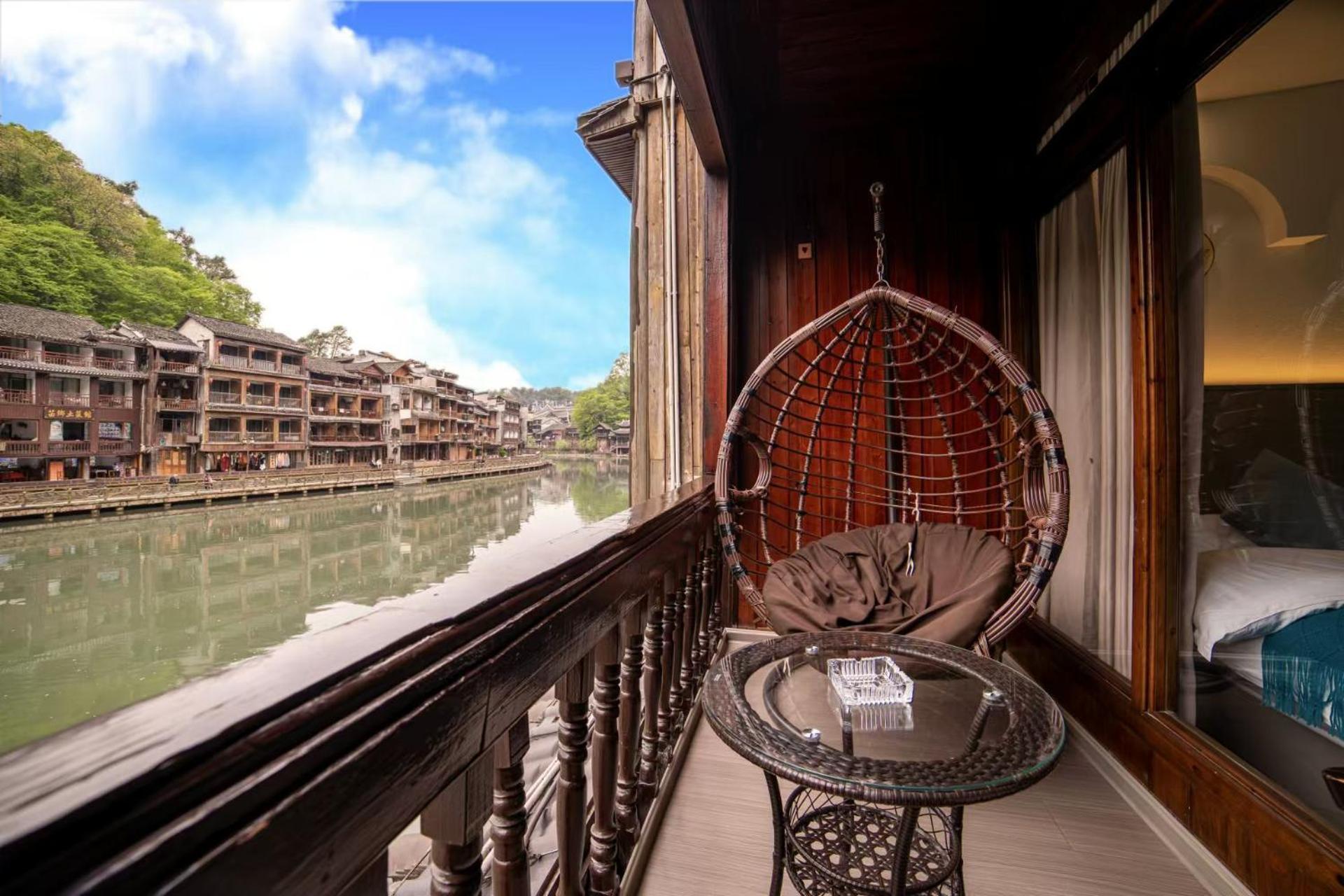 Fenghuang Ancient Town Lazy Cat Riverside Inn Bagian luar foto
