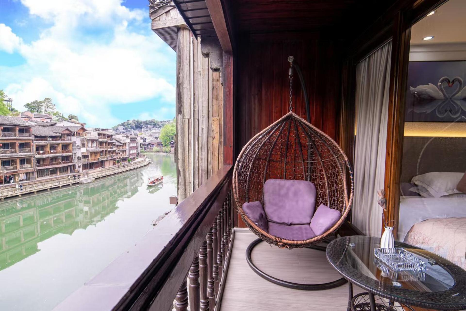 Fenghuang Ancient Town Lazy Cat Riverside Inn Bagian luar foto