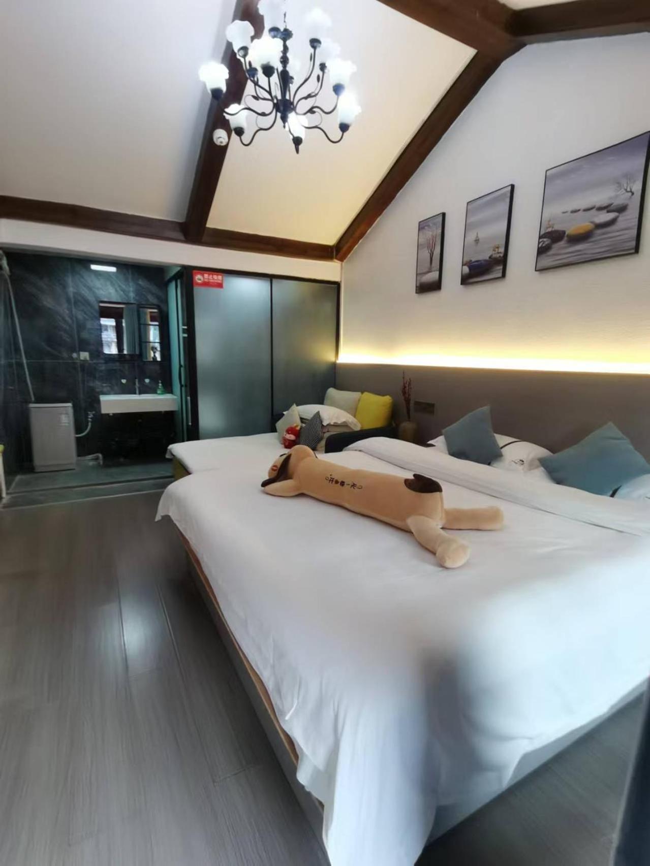 Fenghuang Ancient Town Lazy Cat Riverside Inn Bagian luar foto