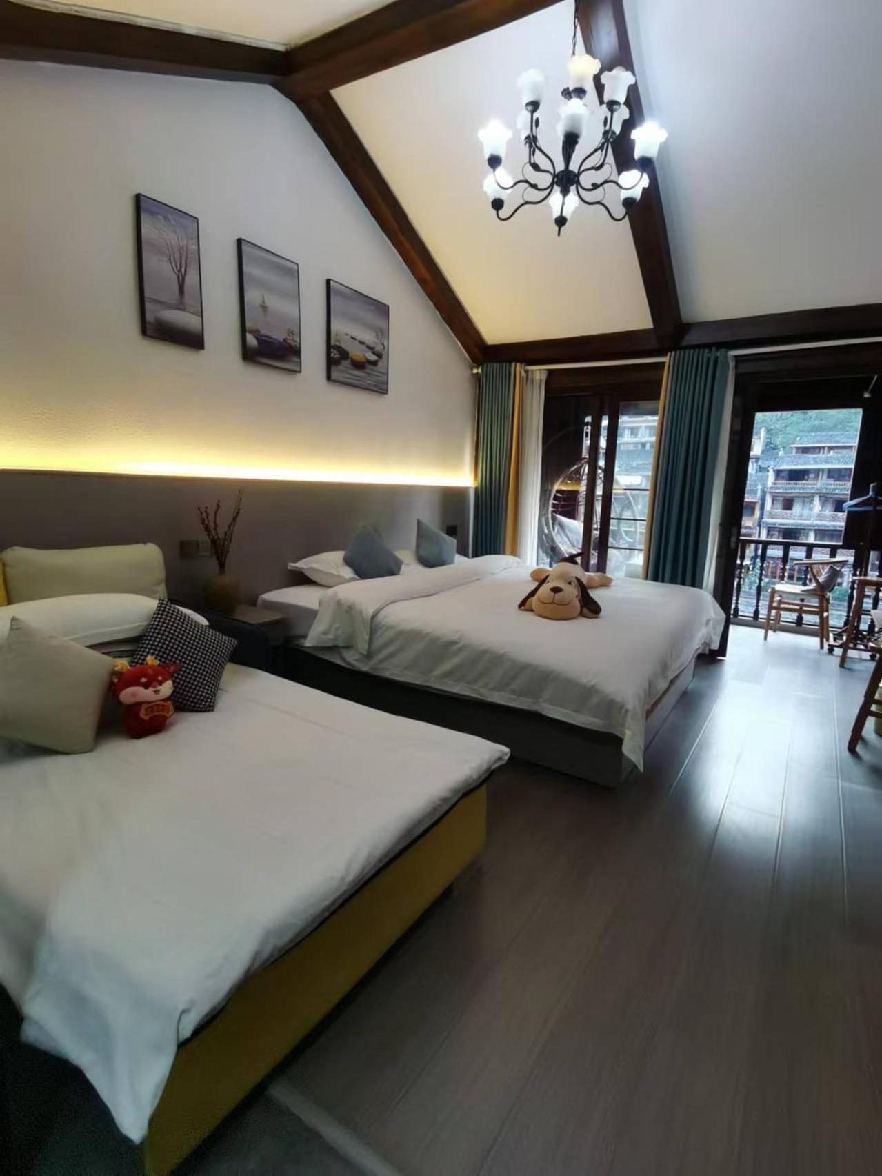 Fenghuang Ancient Town Lazy Cat Riverside Inn Bagian luar foto