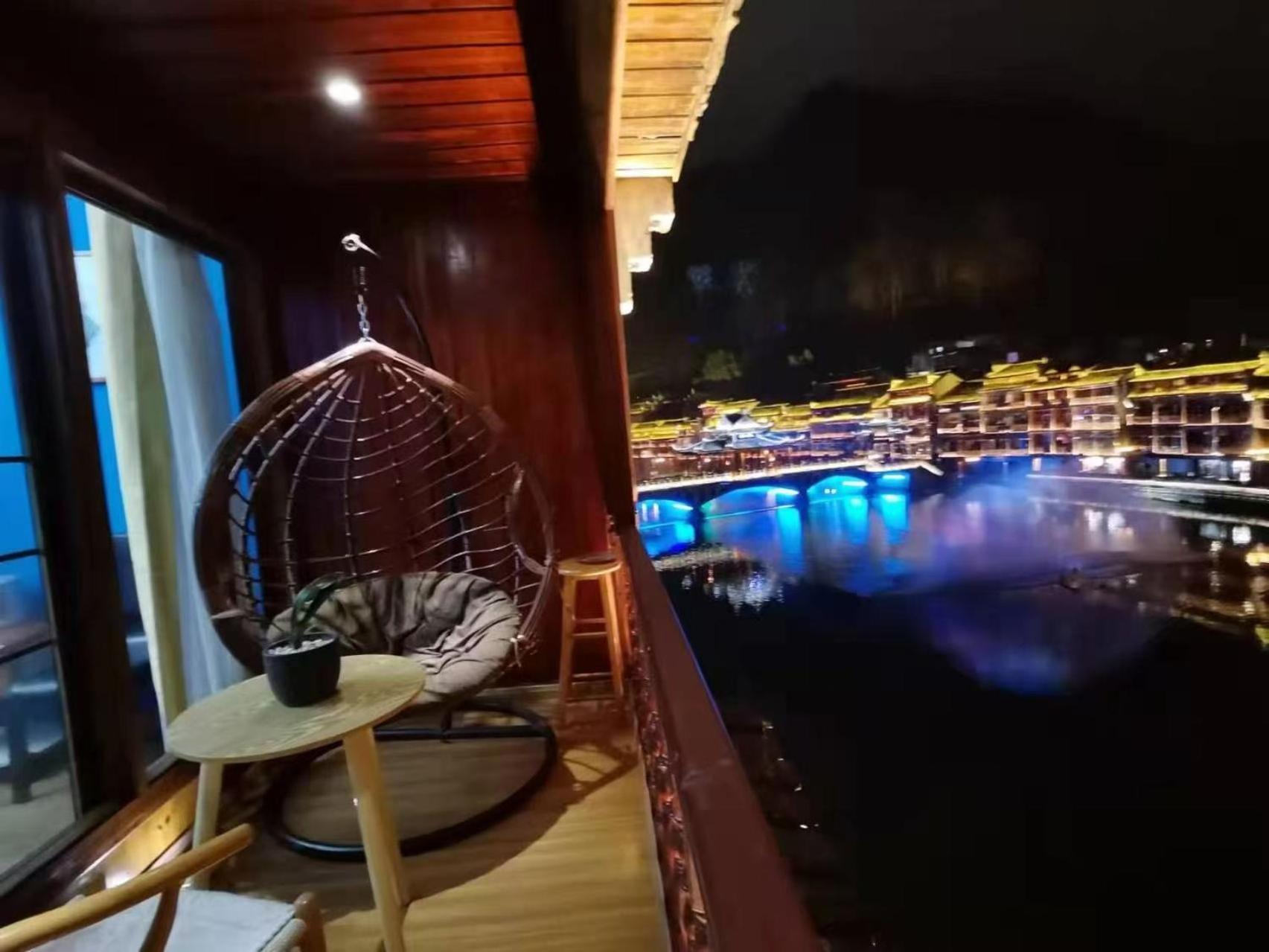 Fenghuang Ancient Town Lazy Cat Riverside Inn Bagian luar foto