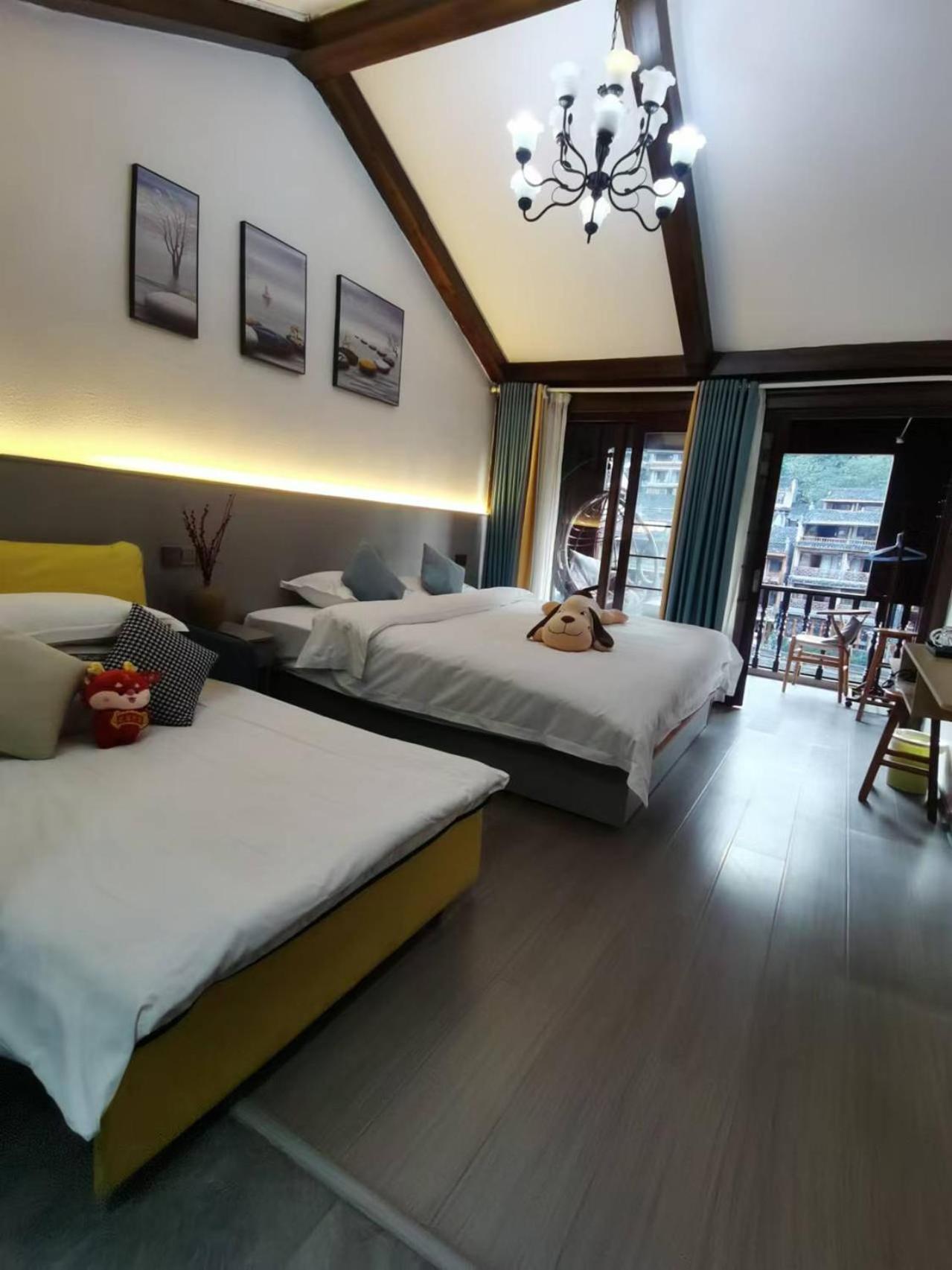 Fenghuang Ancient Town Lazy Cat Riverside Inn Bagian luar foto