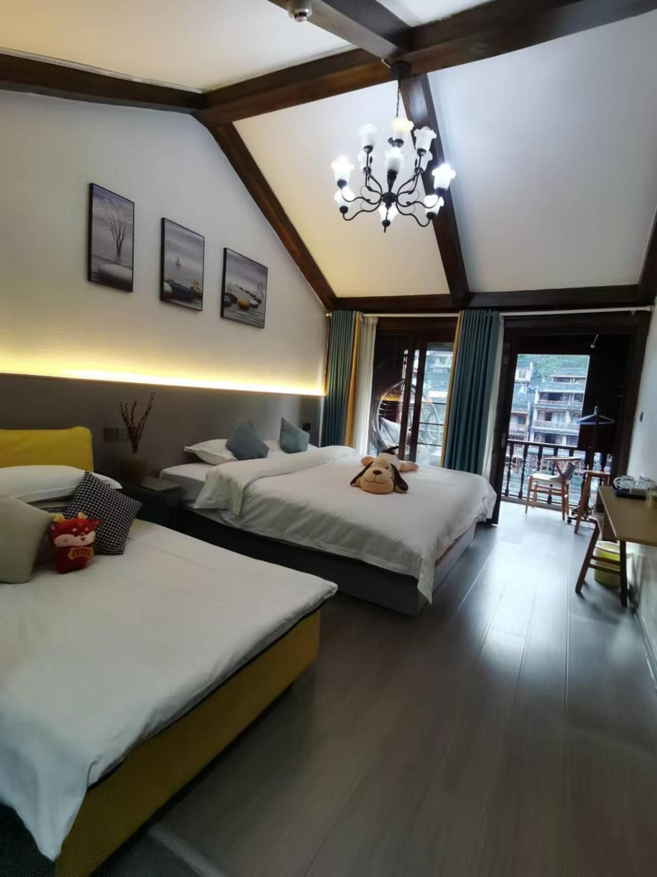 Fenghuang Ancient Town Lazy Cat Riverside Inn Bagian luar foto